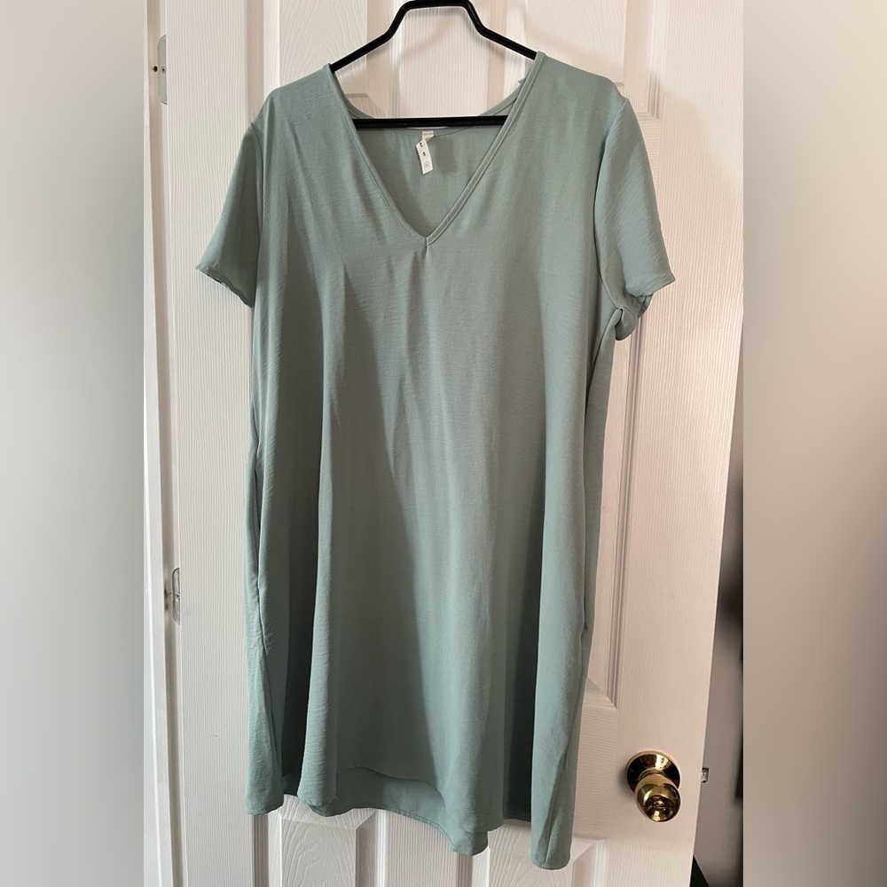 Elegant Green V-Neck Women's Top